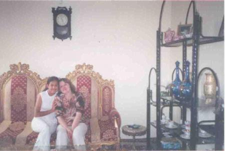 Ma M&eacute;re a droite avec ma copine a gauche